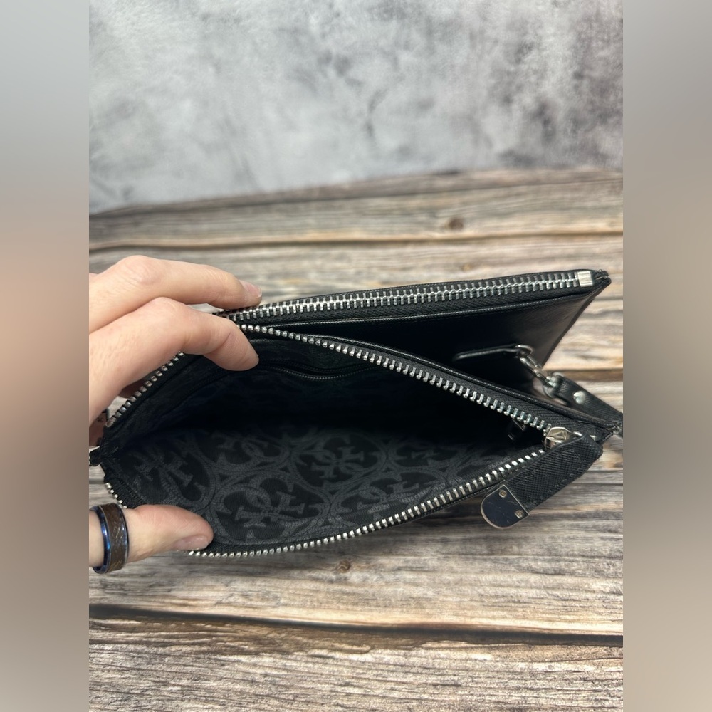 Guess folding wallet wristlet black patent vegan leather EUC - Picture 5 of 12